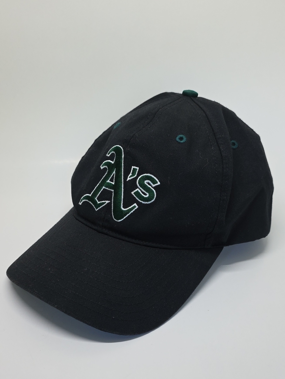 Oakland A's Black w/ Green Embroidered A's (No Tag)  Snapback Baseball Cap OS